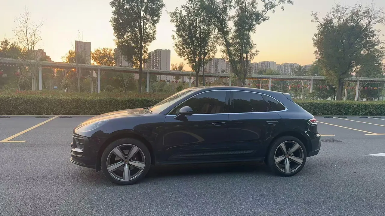 Porsche Macan (Imported) 2023 Macan 2.0T Automatic Gear 3