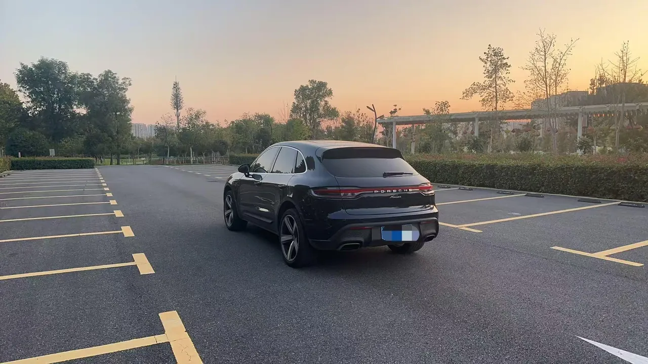Porsche Macan (Imported) 2023 Macan 2.0T Automatic Gear 5