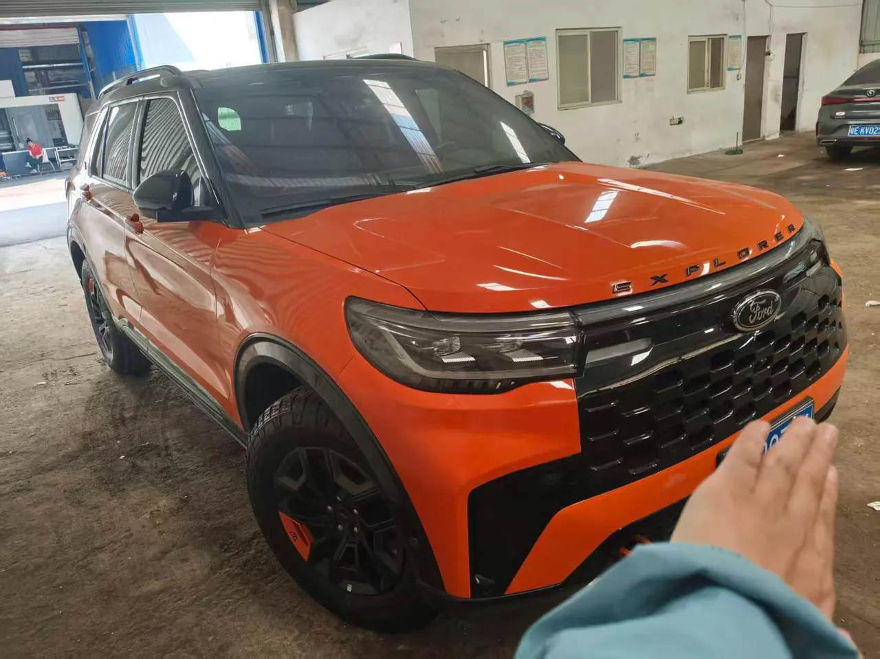 Ford 2023 Explorer 2.3T EcoBoost 285 Kunlun Peak Edition 7-seat Automatic 3