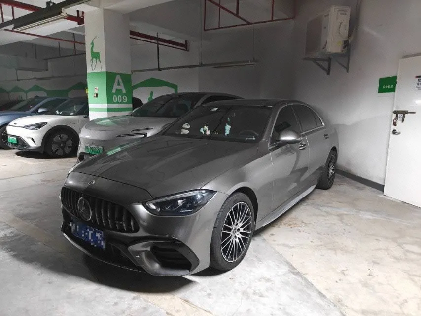 Открыть галерею: Mercedes Benz Class C 2023 C 200 L 48V 1.5T Sports Edition Automatic Gear
