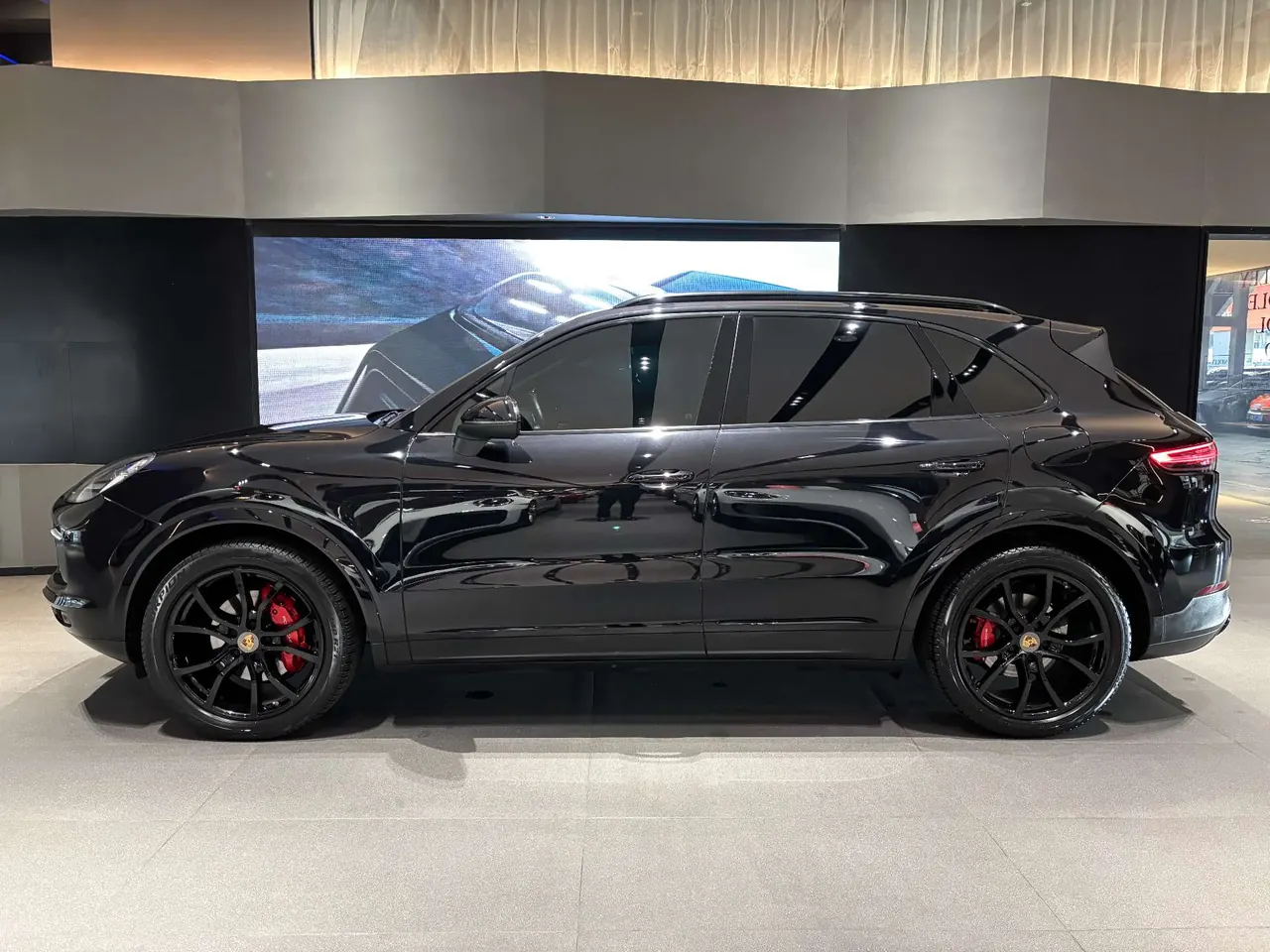 Porsche Cayenne New Energy (Imported) 2021 Cayenne Oil and Electric Hybrid 2.0T Automatic Gear 3