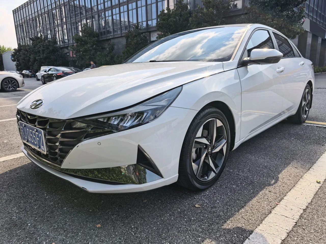 Open image lightbox: Hyundai 2023 Elantra -3-compartment 1.5 stepless LUX premium automatic gear