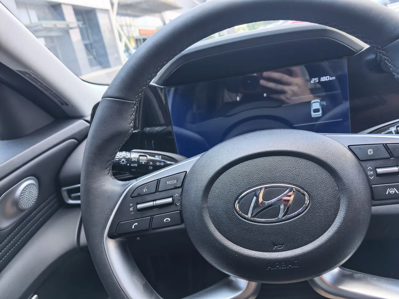 Hyundai 2023 Elantra -3-compartment 1.5 stepless LUX premium automatic gear 10
