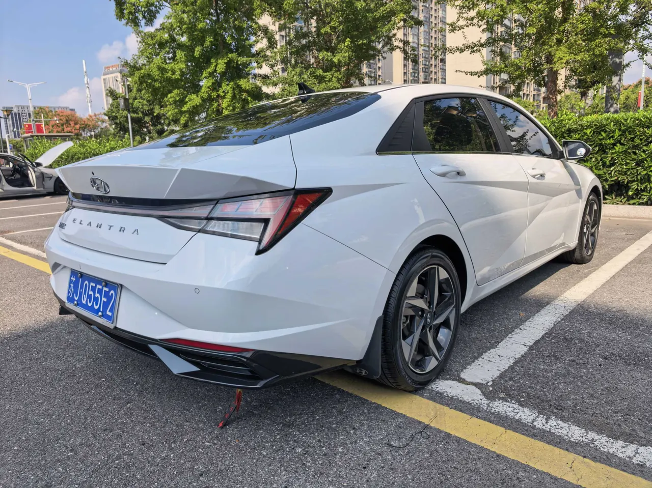 Hyundai 2023 Elantra -3-compartment 1.5 stepless LUX premium automatic gear 4
