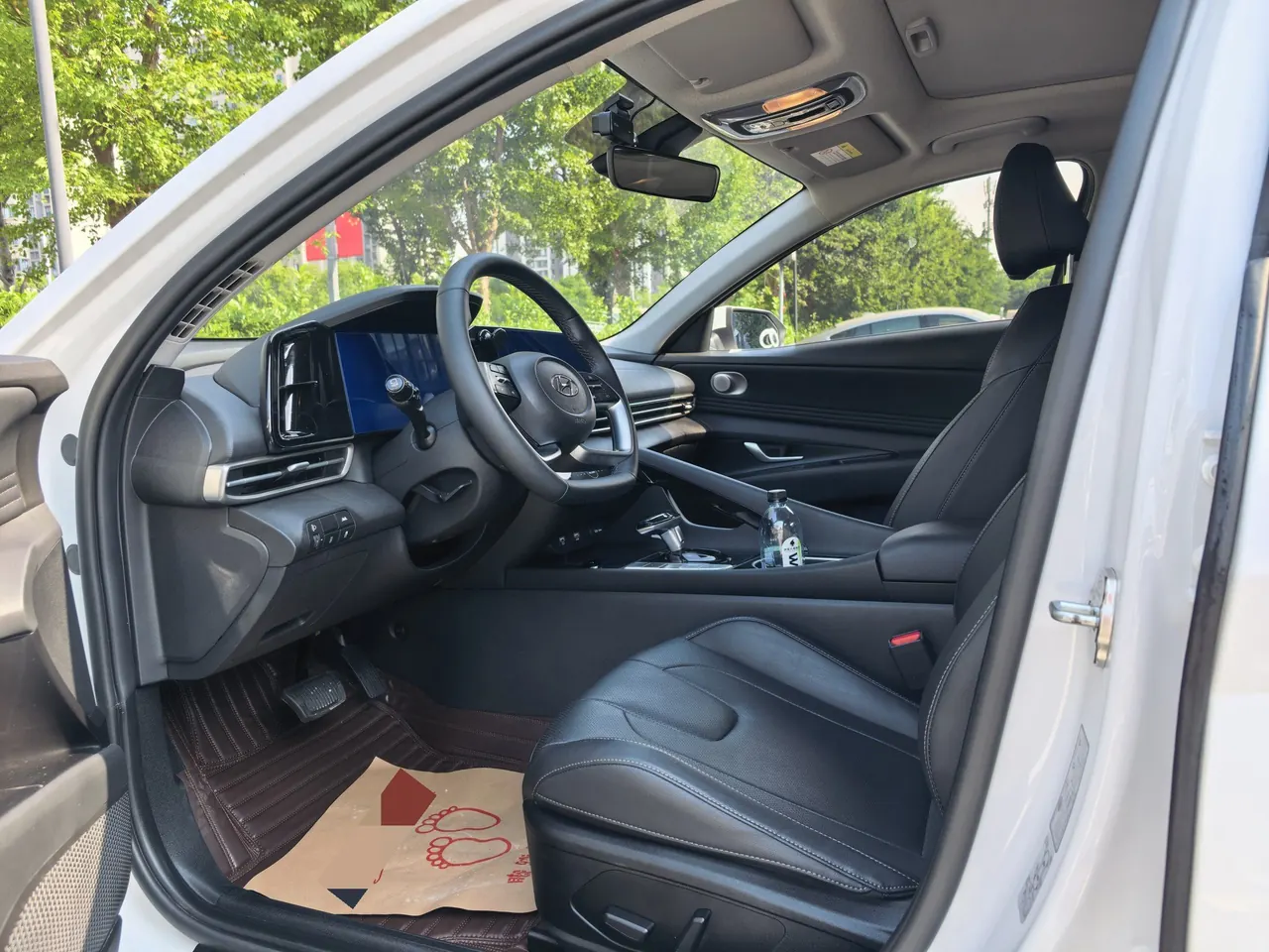 Hyundai 2023 Elantra -3-compartment 1.5 stepless LUX premium automatic gear 9