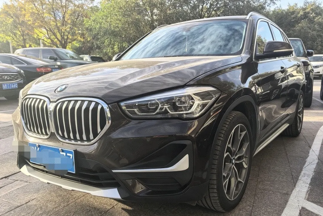 Открыть галерею: BMW 2020 X1 sDrive20Li 1.5T exclusive automatic gear