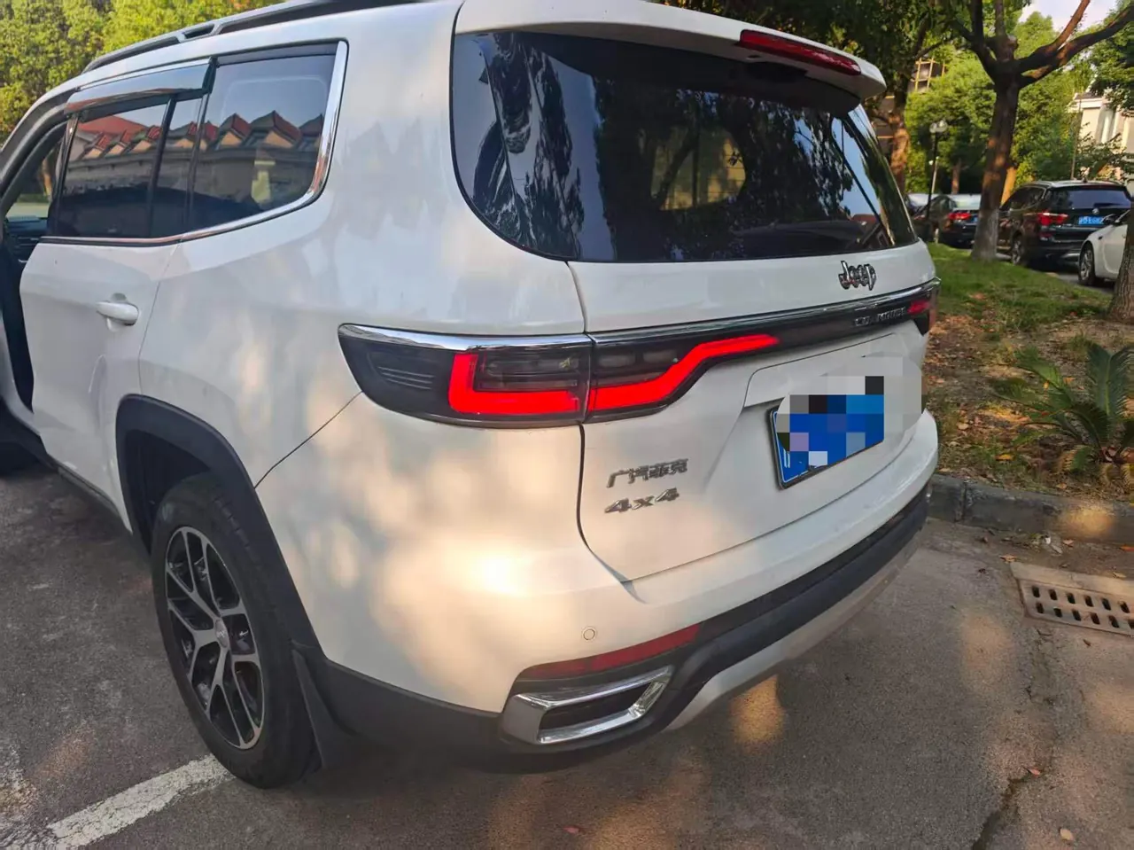 Jeep 2020 big commander 2.0T four-wheel drive nighthawk version automatic gear 4