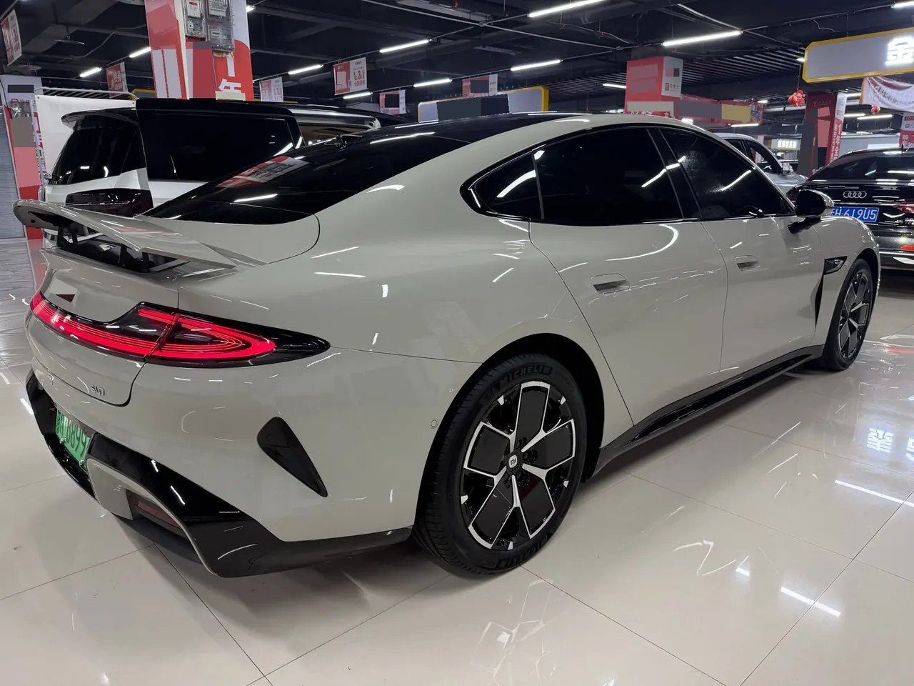MI 2024 SU 7 830km Rear Drive Ultra Long Endurance High-end Smart Drive Pro Edition Automatic Gear 5