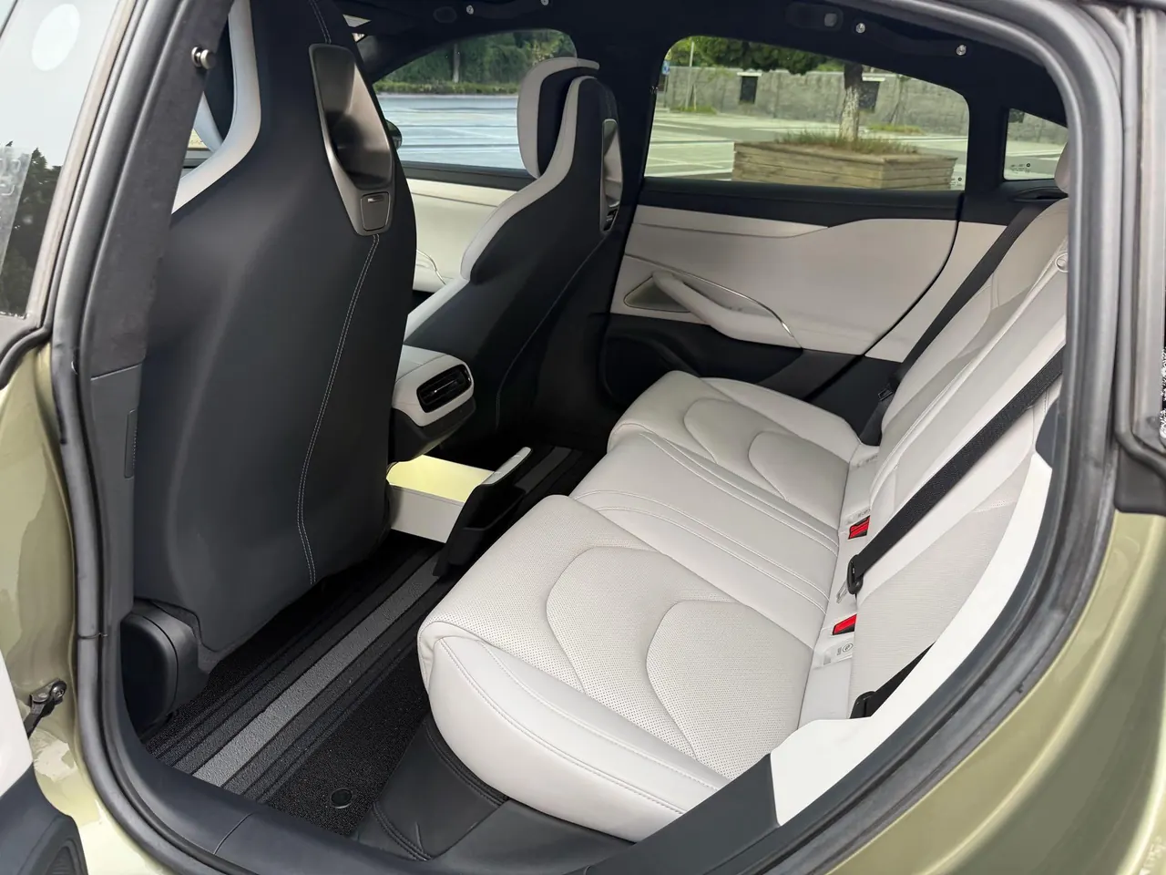 MI 2024 SU 7 800km 4-wheel drive ultra-long endurance high-end smart driving Max version automatic gear 6
