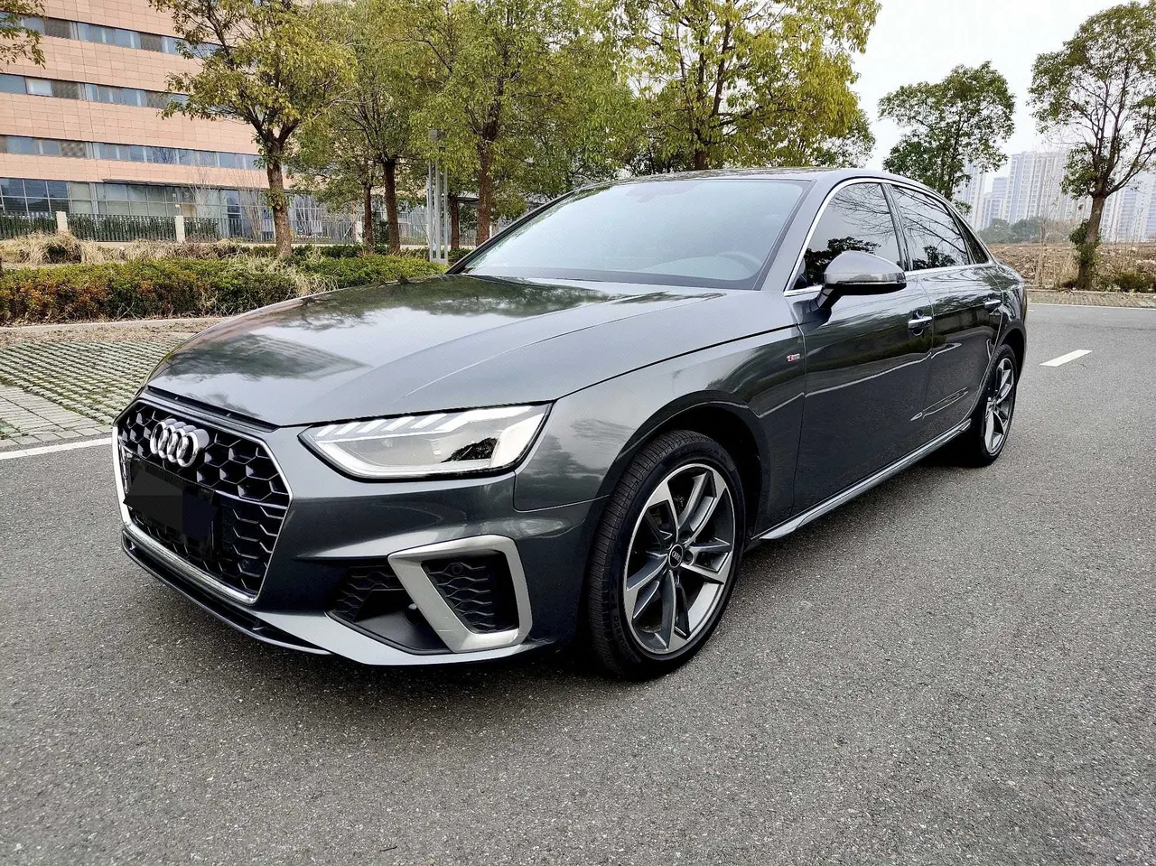 Открыть галерею: Audi 2022 A4L 2.0TFSI 40TFSI Fashion Dynamic Automatic