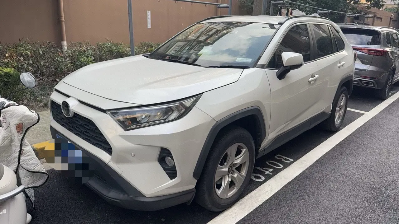 Open image lightbox: Toyota 2020 RAV4 Rongbo 2.0 Stepless Two-Drive City Edition Automatic Gear