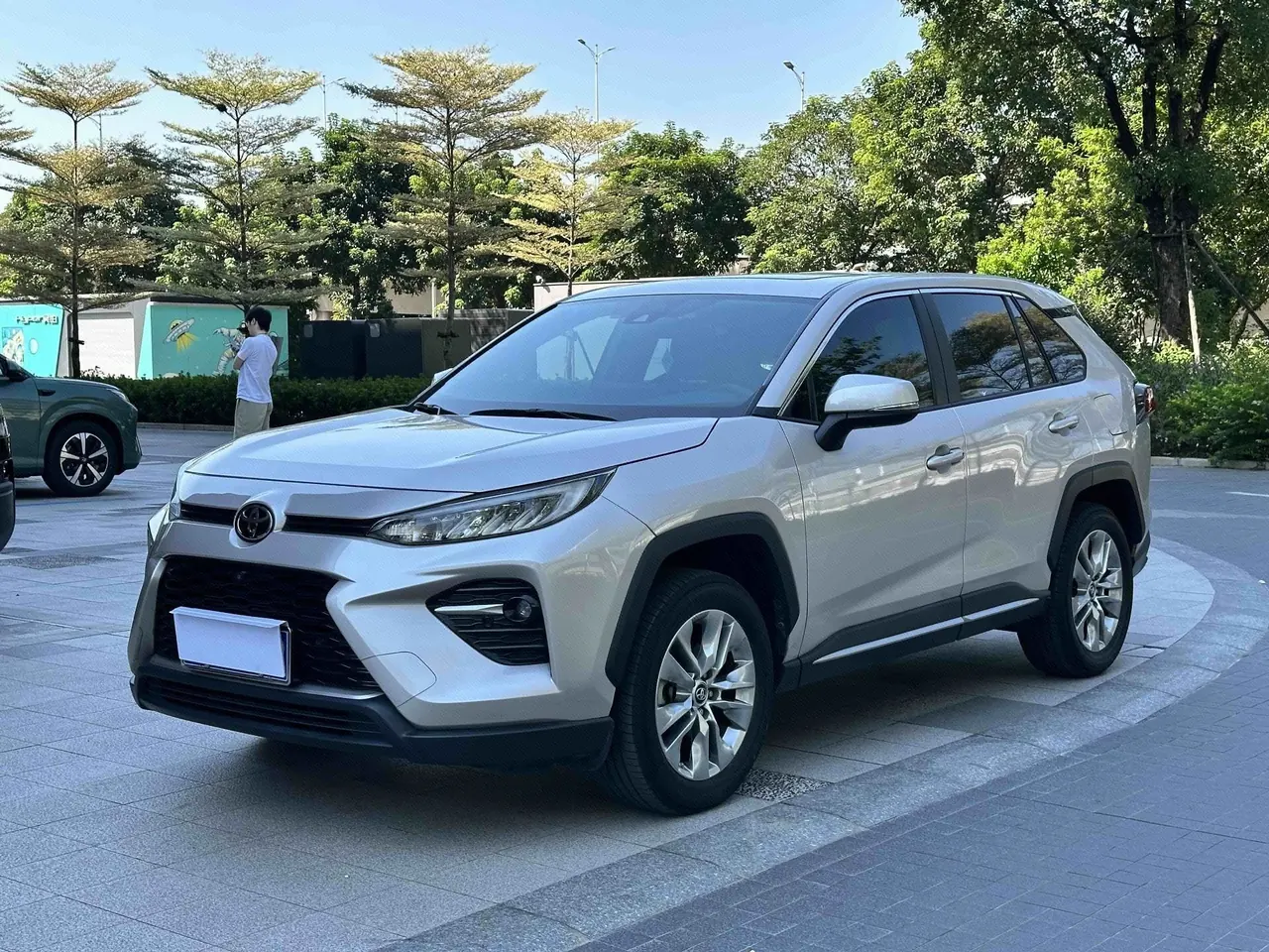 Открыть галерею: Toyota 2022 Willanda 2.0 Stepless Two-Drive Luxury PLUS Edition Automatic Gear