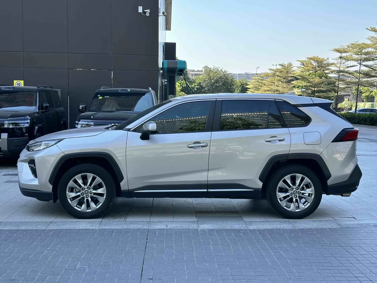 Toyota 2022 Willanda 2.0 Stepless Two-Drive Luxury PLUS Edition Automatic Gear 6