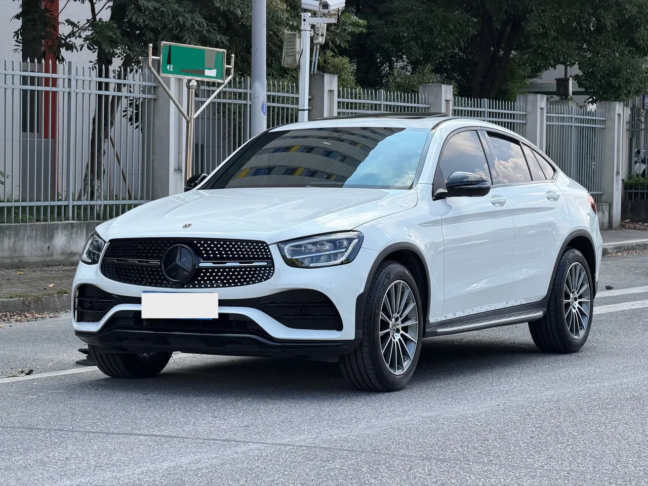 打开图片灯箱:Mercedes Benz GLC (Imported) 2022 GLC 260 Coupe 4MATIC 2.0T (Modified) Automatic Gear