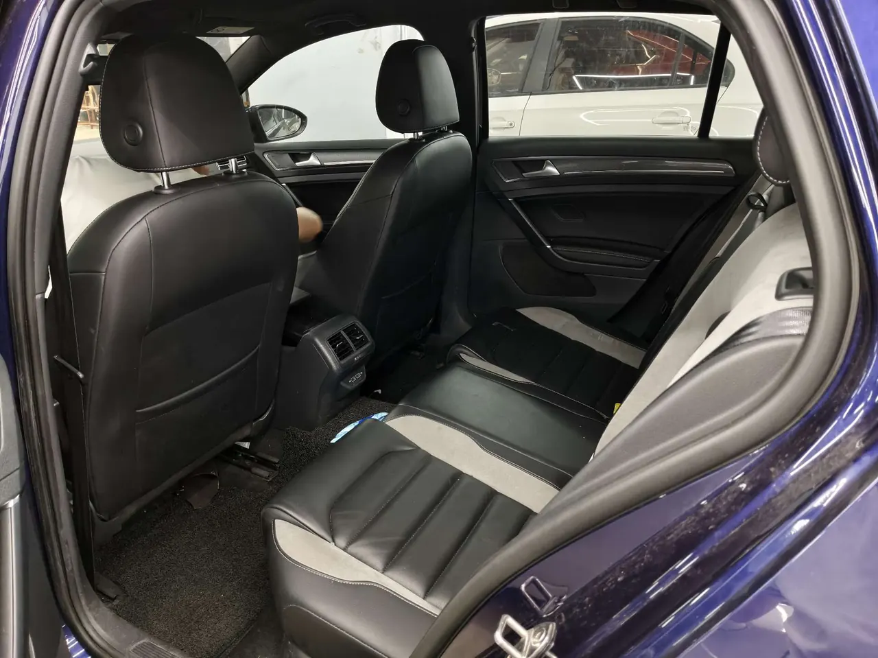 Volkswagen 2020 Golf 7 R-Line 1.4TSI 280TSI Automatic 3