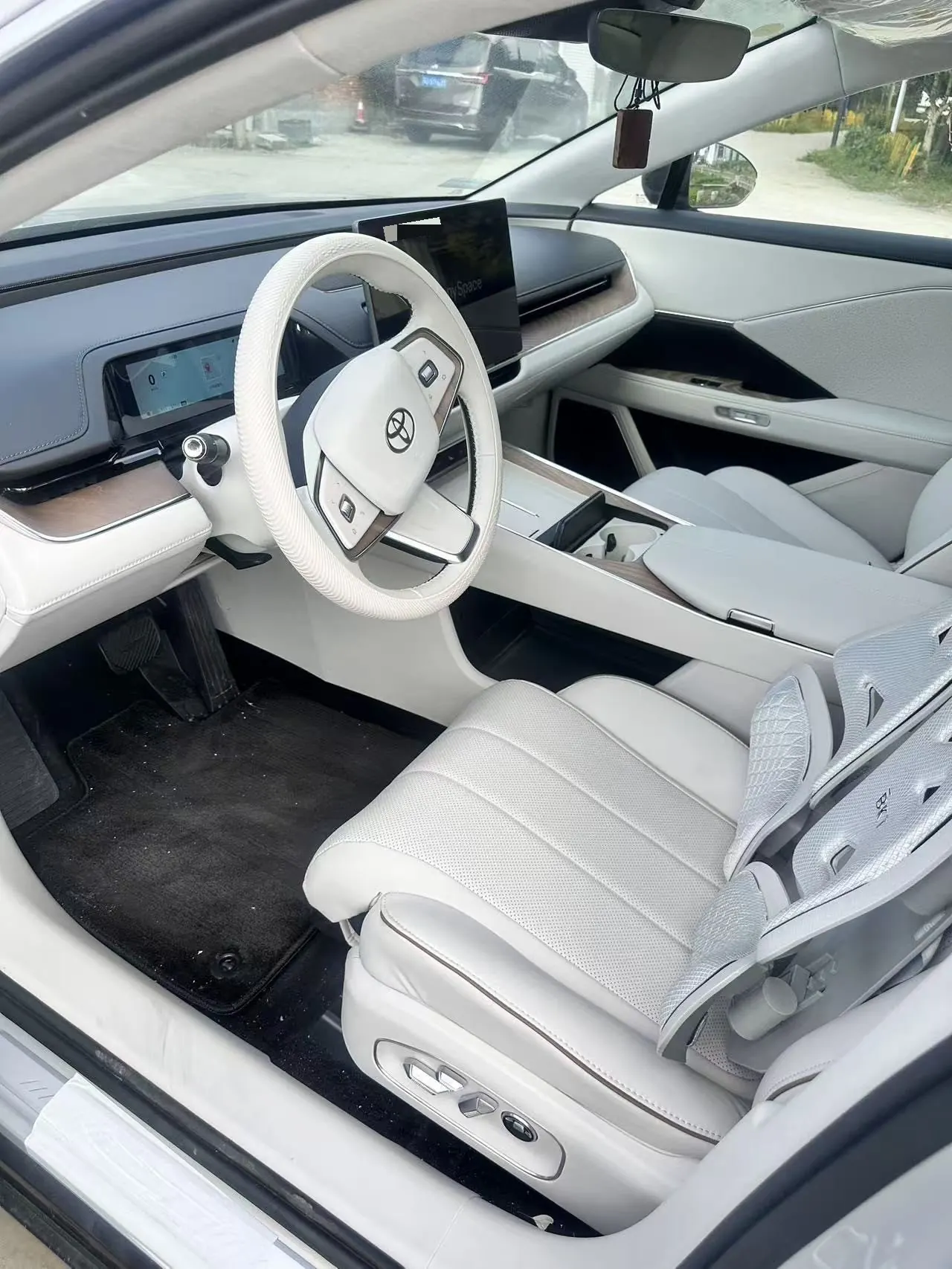 Toyota 2026 Platinum Intelligence 7 700 Max Automatic Gear 4