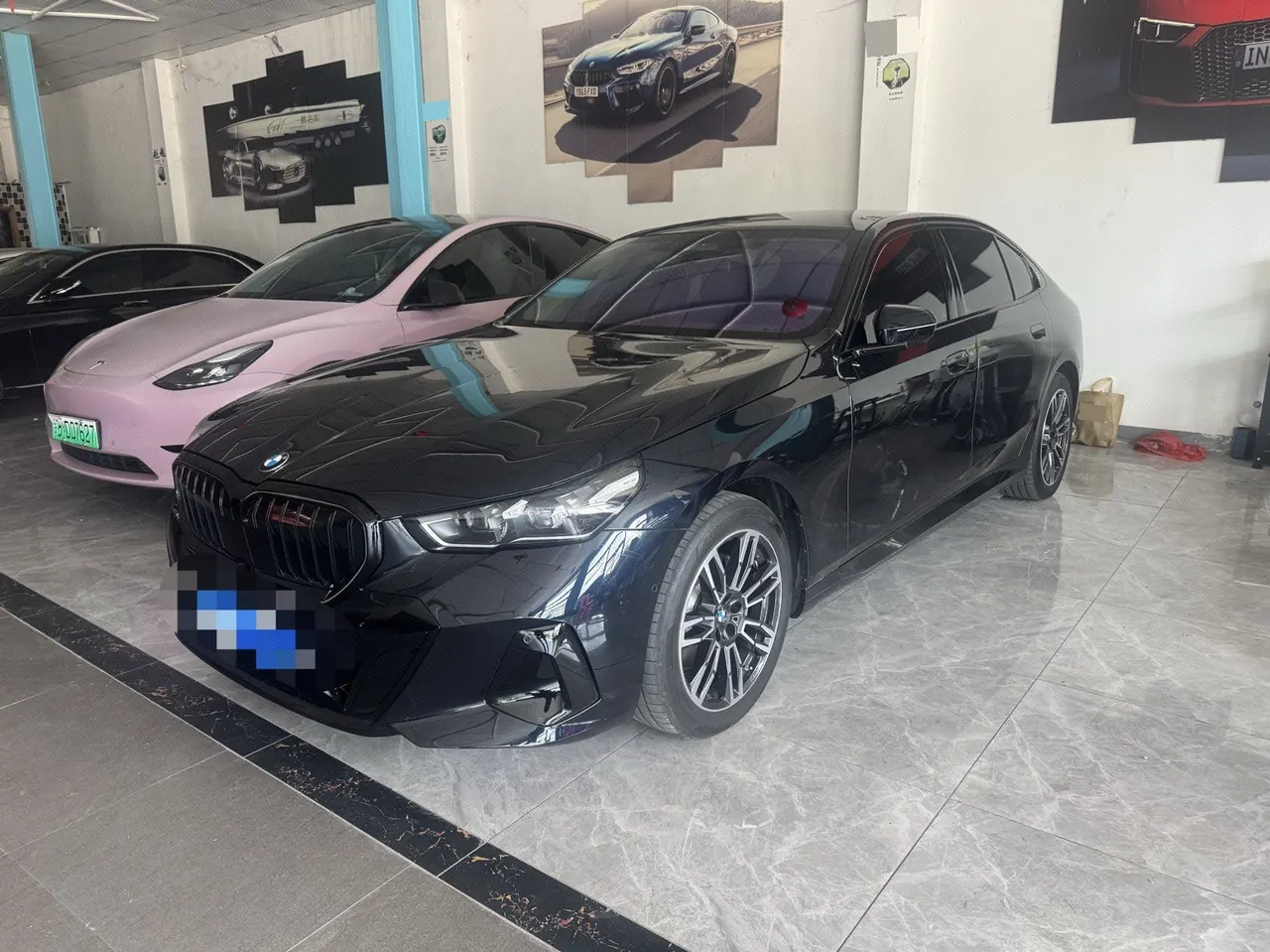 Открыть галерею: BMW 5 Series 2026 model 530Li 48V 2.0T Leading Edition M Sport Package Automatic