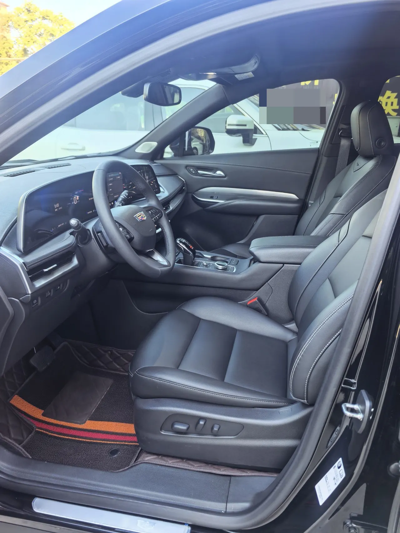 Cadillac 2024 XT4 48V 2.0T 28T Two-Drive Luxury Automatic Gear 3