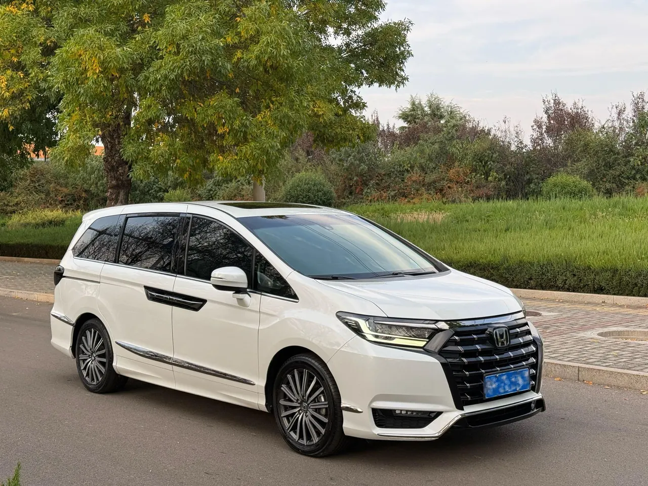 Honda 2022 Ailishen Hybrid 2.0 Stepless Deluxe Automatic Gear 2