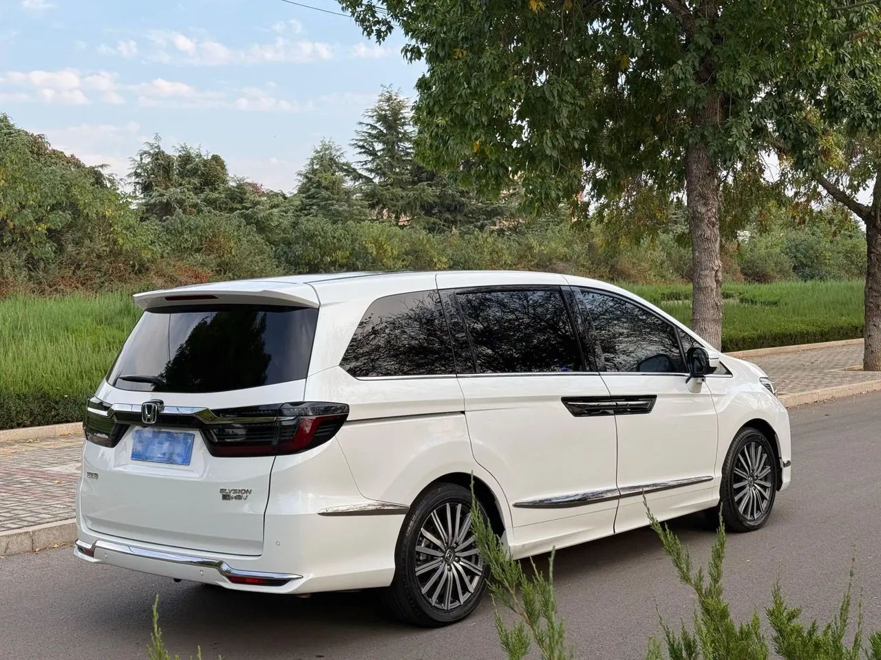 Honda 2022 Ailishen Hybrid 2.0 Stepless Deluxe Automatic Gear 5