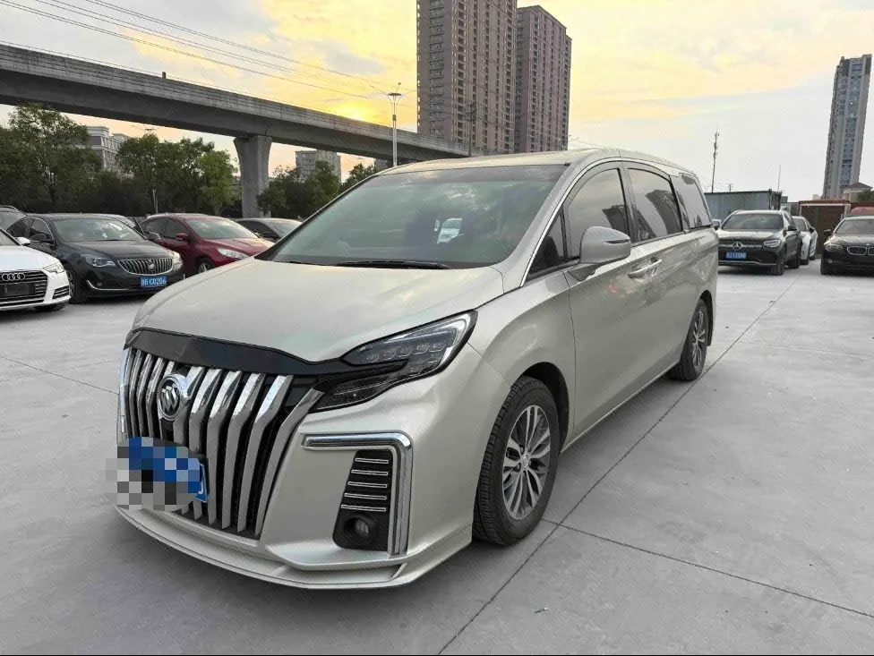Открыть галерею: Buick 2022 GL8 ES Lu Zun 2.0T 653T Exclusive Automatic Gear