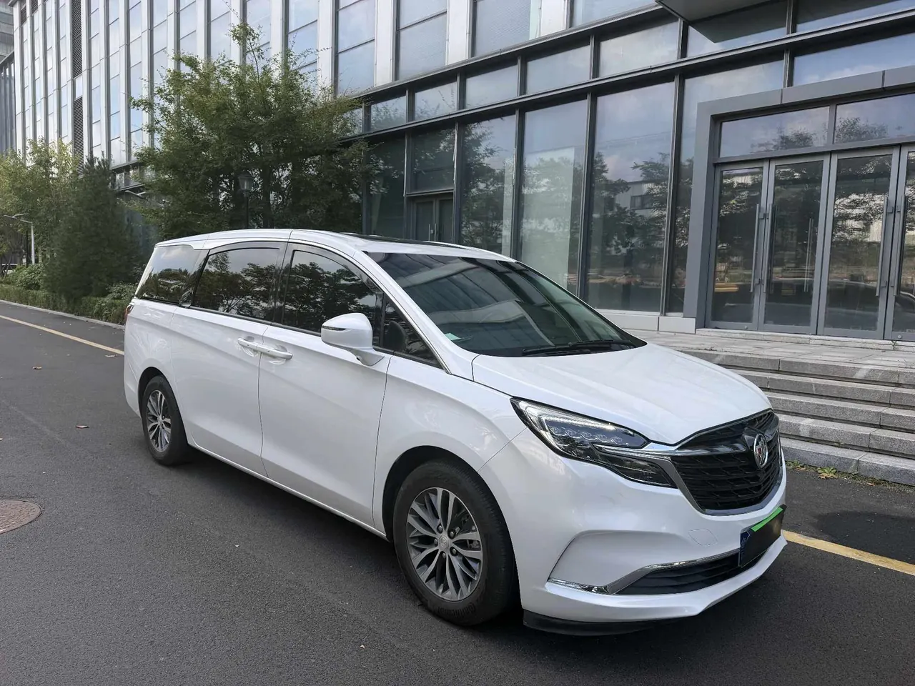 Buick 2022 GL8 ES Lu Zun 48V 2.0T 653T Comfortable Automatic Gear 2