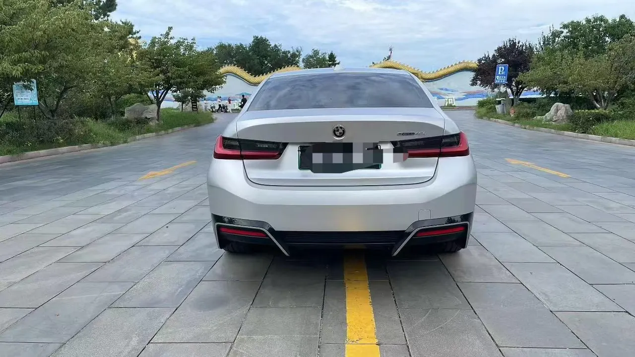 BMW 2024 i3 eDrive 40 L obsidian night suit automatic gear 4