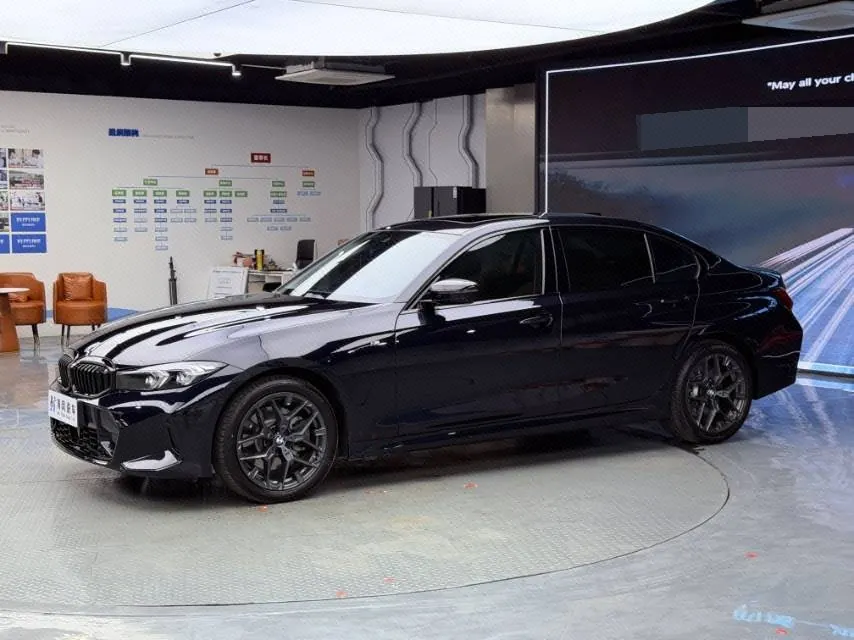 Открыть галерею: BMW 3 Series 2026 330Li 2.0T M Sports Obsidian Night Suit Automatic Gear