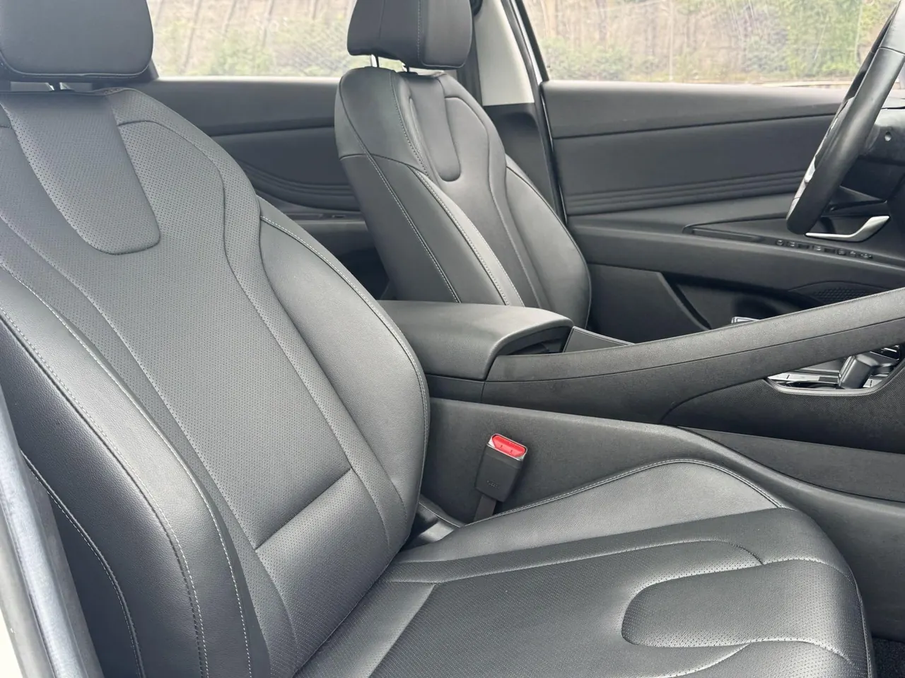 Hyundai 2021 Elantra -3-compartment 1.5 stepless LUX premium automatic gear 3