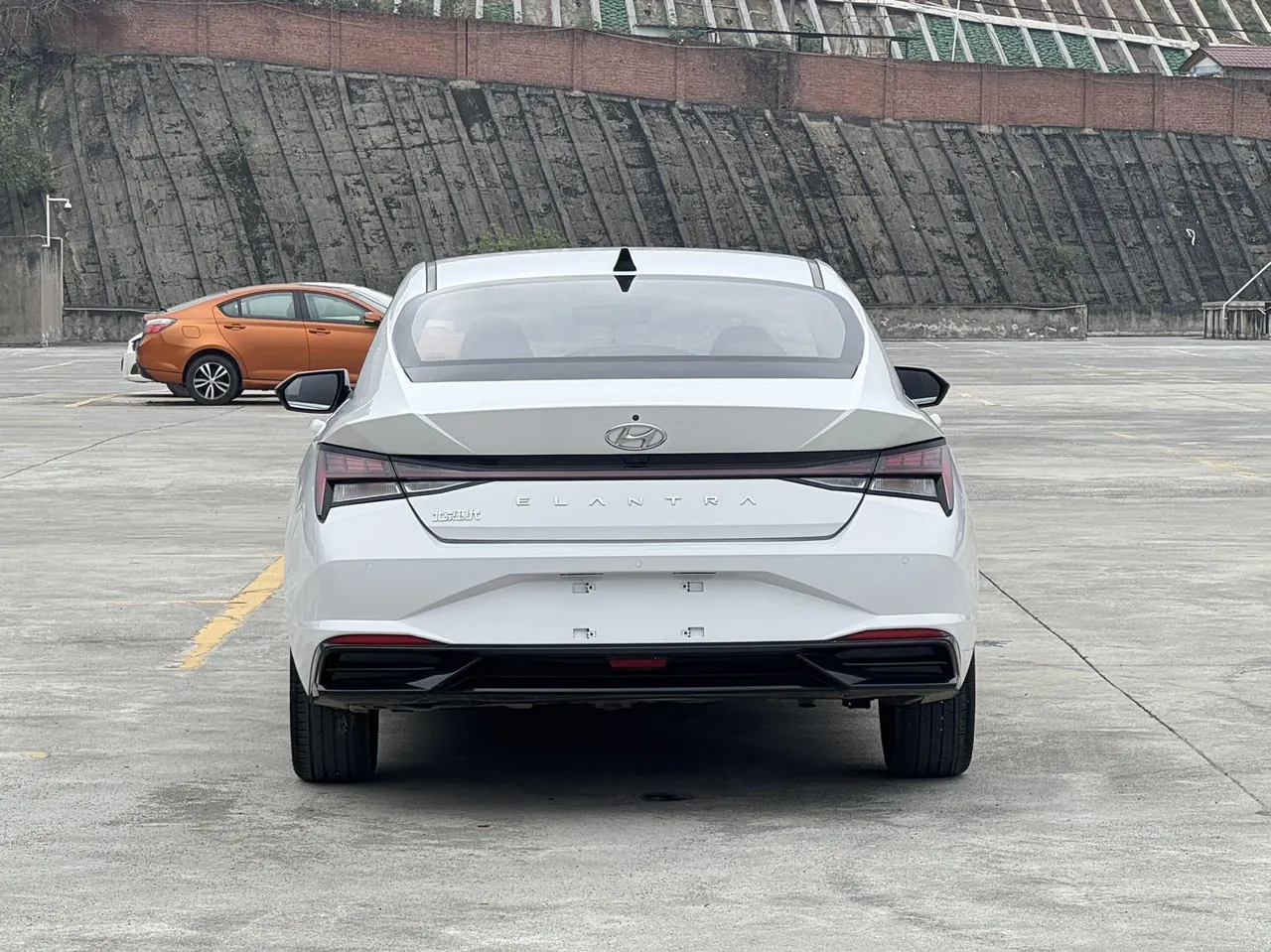 Hyundai 2021 Elantra -3-compartment 1.5 stepless LUX premium automatic gear 5