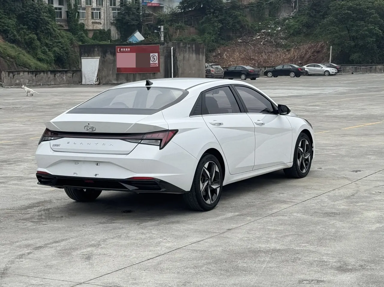 Hyundai 2021 Elantra -3-compartment 1.5 stepless LUX premium automatic gear 6