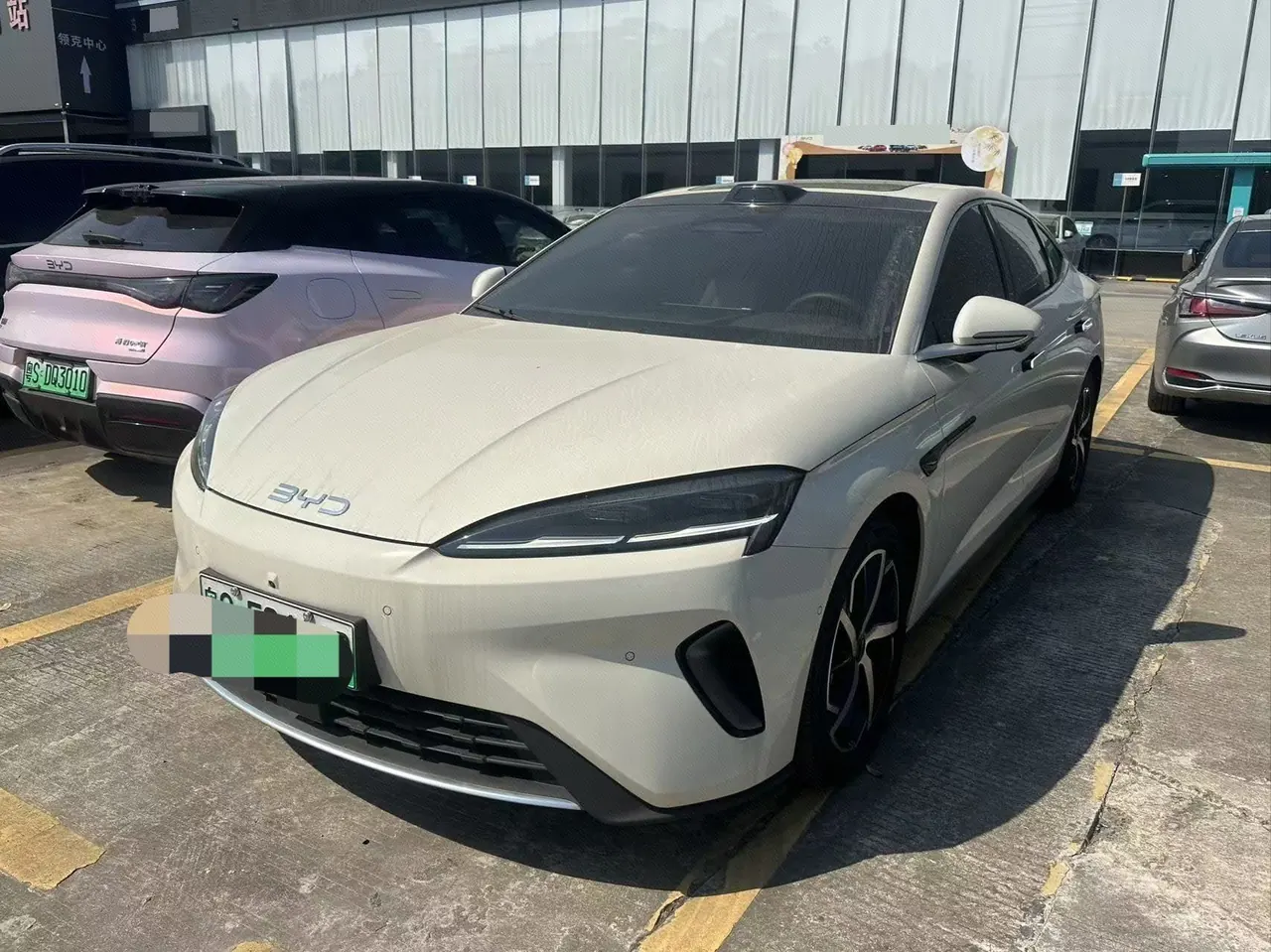Открыть галерею: BYD 2026 Seal 07 DM-i 1.5T CVT 230km Flagship Automatic