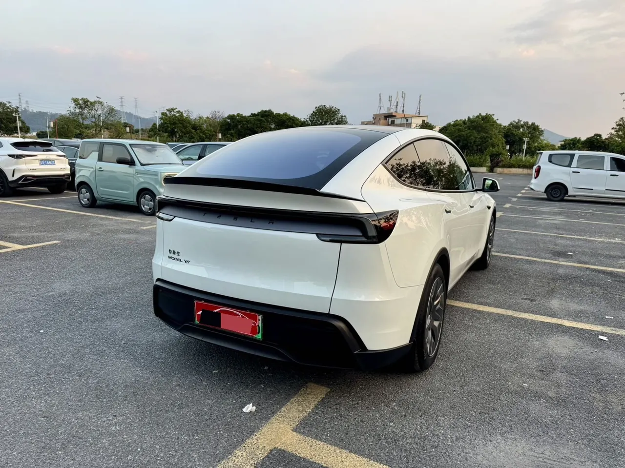 Tesla 2025 Model Y L Long Endurance All-Wheel Drive Automatic Transmission 4