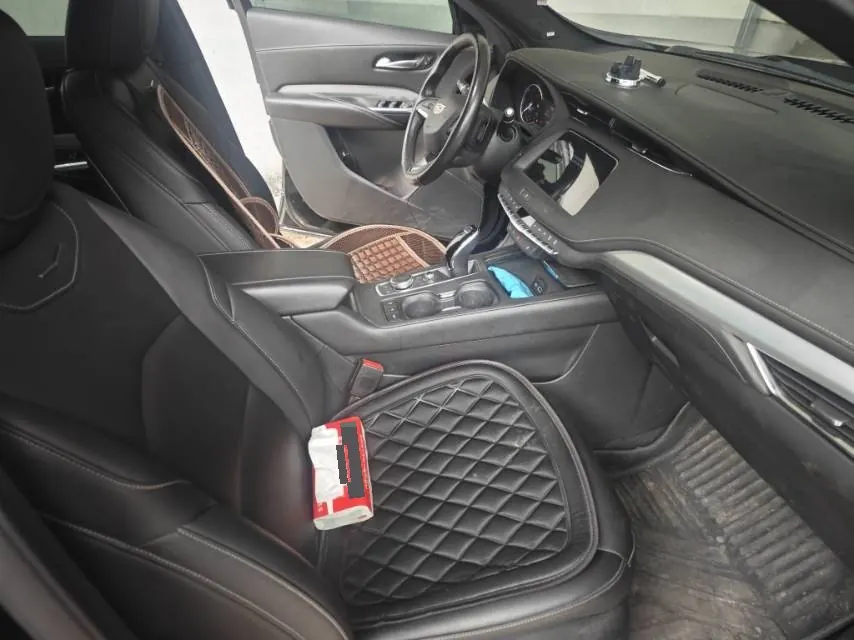 Cadillac 2021 XT4 2.0T 28T Two-Drive Leading Automatic Gear 3