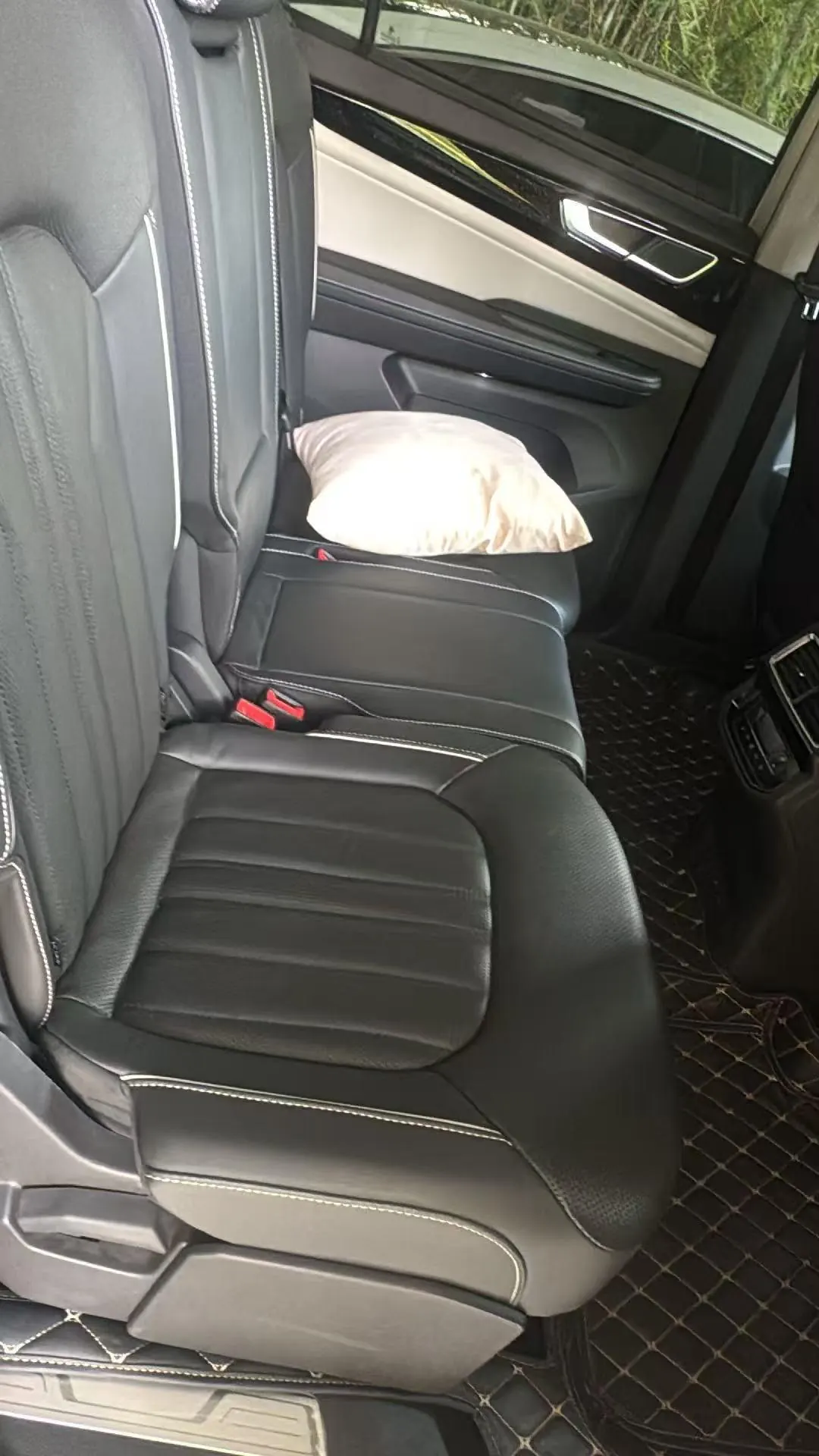 Volkswagen 2021 Touang 2.5T 530 V6 4-wheel Drive Respect Deluxe Automatic Transmission 5