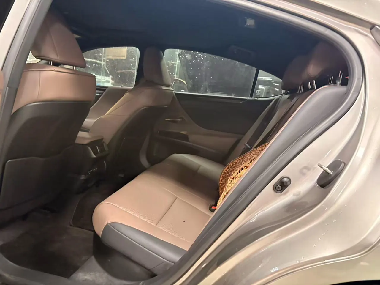 Lexus ES (Imported) 2022 ES300h 2.5 Stepless Premium Edition Automatic Gear 4