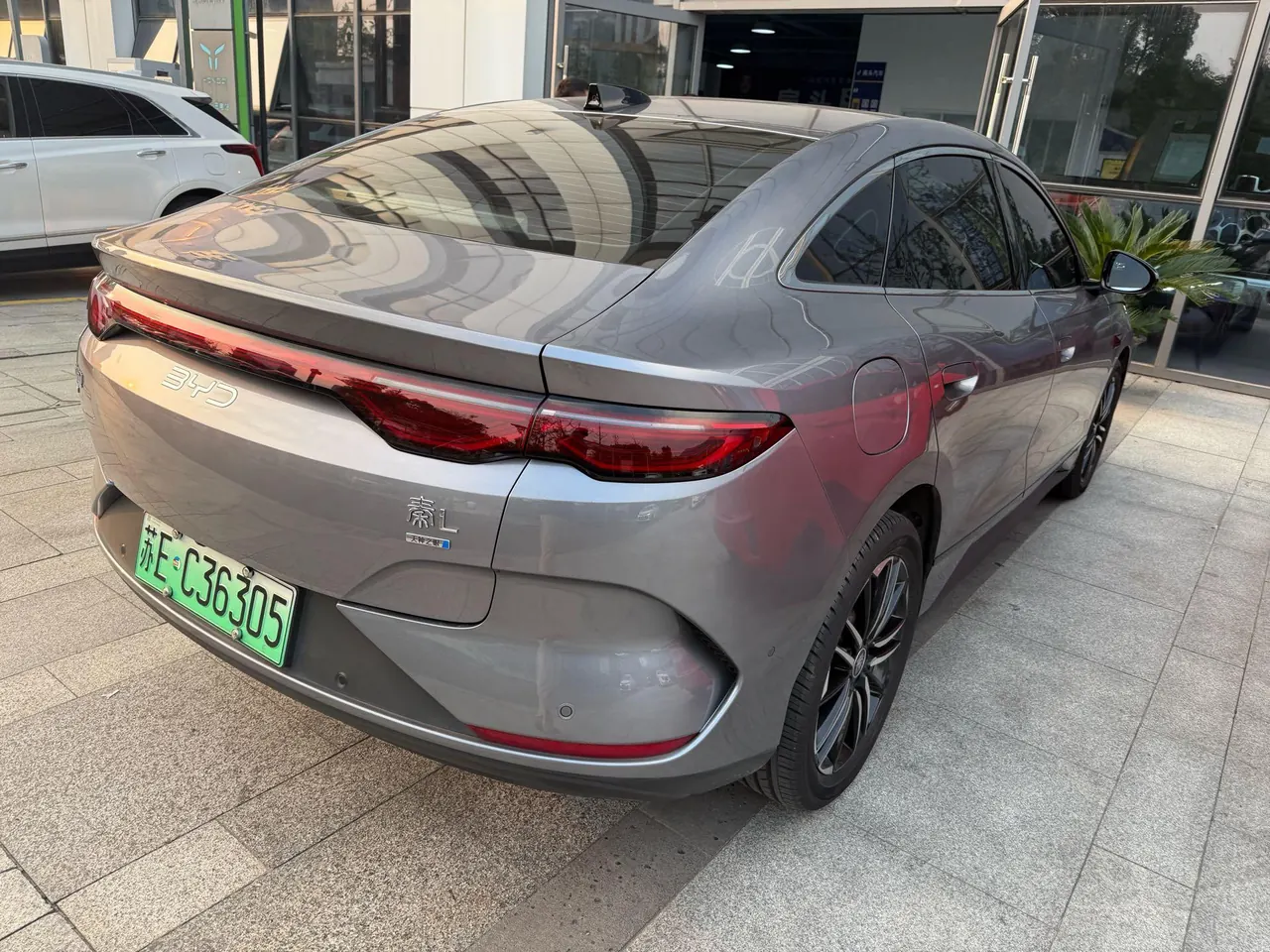 BYD 2025 Qin L EV 545KM cloud chariot type automatic gear 3
