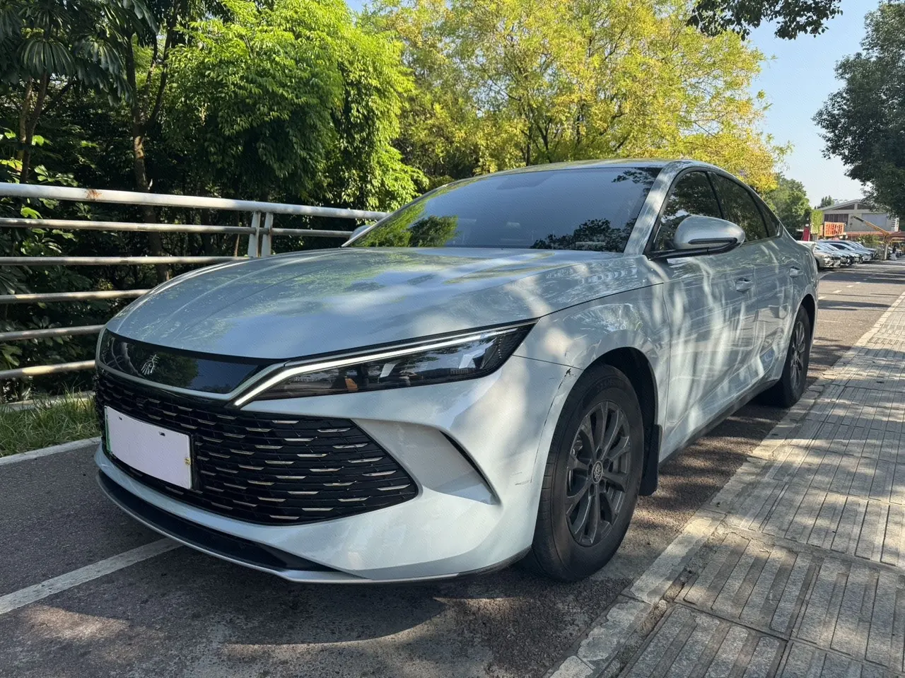 Открыть галерею: BYD 2024 Qin L DM-i 1.5 stepless 80KM leading automatic gear
