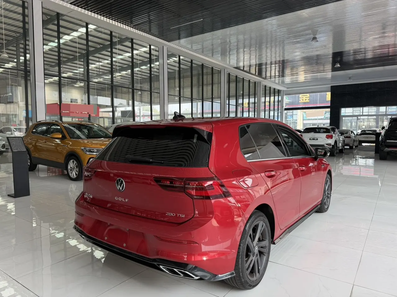 Volkswagen 2021 Golf 8 R-Line 1.4TSI 280TSI Automatic 5