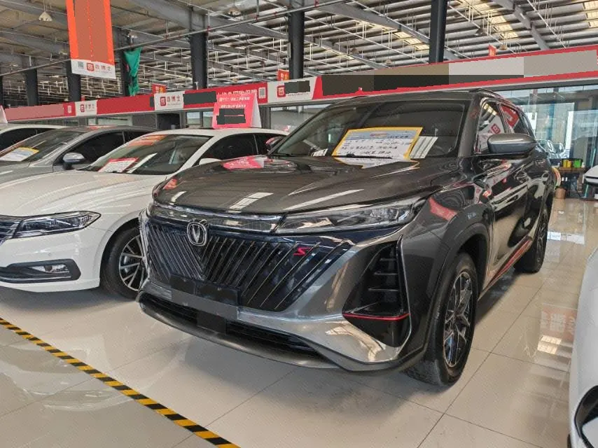 Открыть галерею: ChangAn 2022 CS75 PLUS 1.5T Pilot Automatic Gear