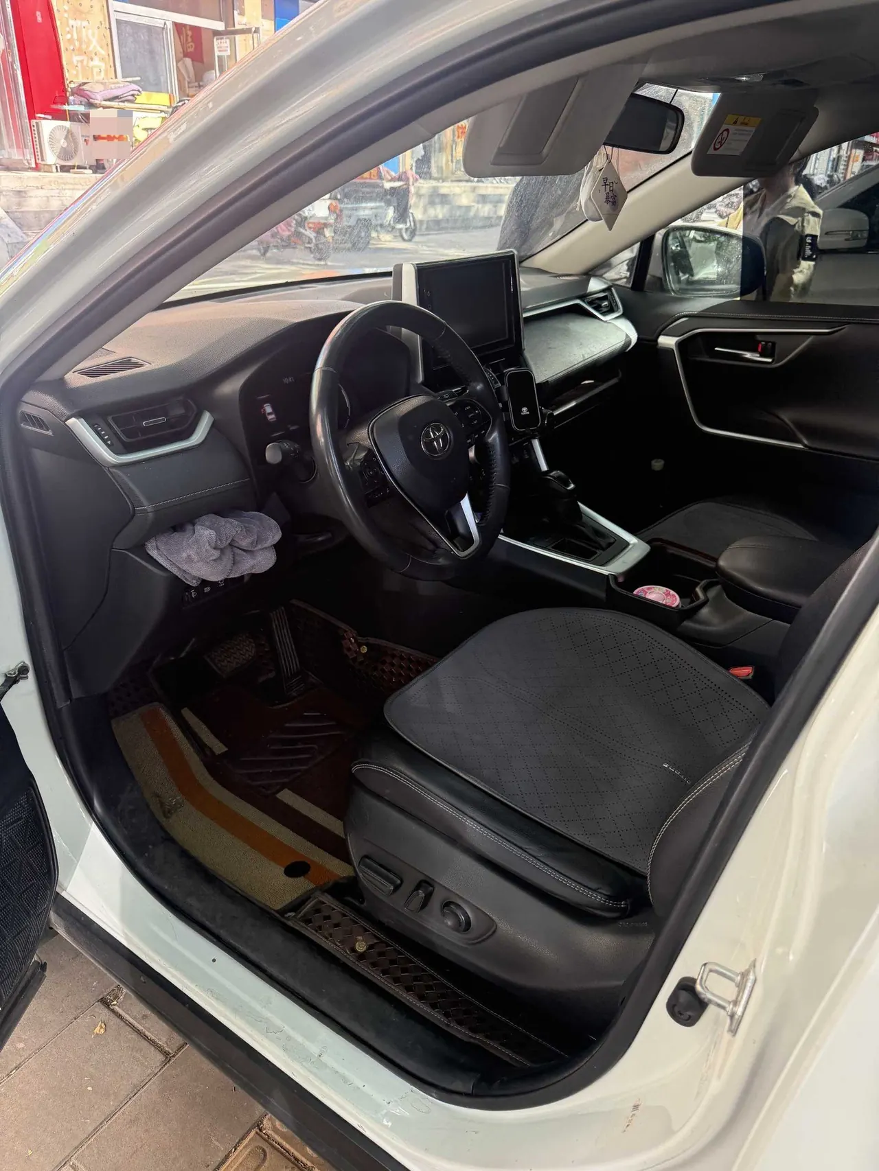 Toyota 2020 RAV4 Rongbo 2.0 Stepless Two-Drive Premium Edition Automatic Gear 3
