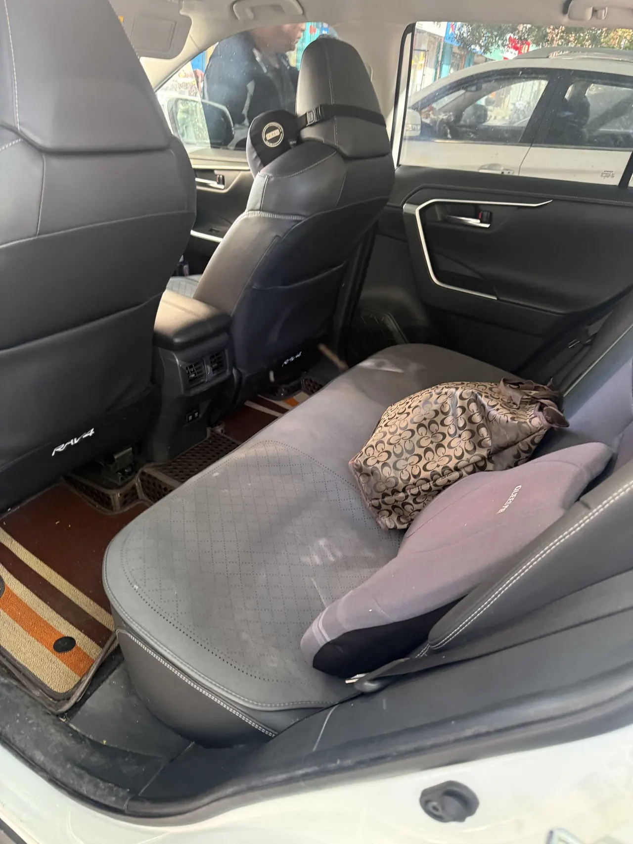 Toyota 2020 RAV4 Rongbo 2.0 Stepless Two-Drive Premium Edition Automatic Gear 4