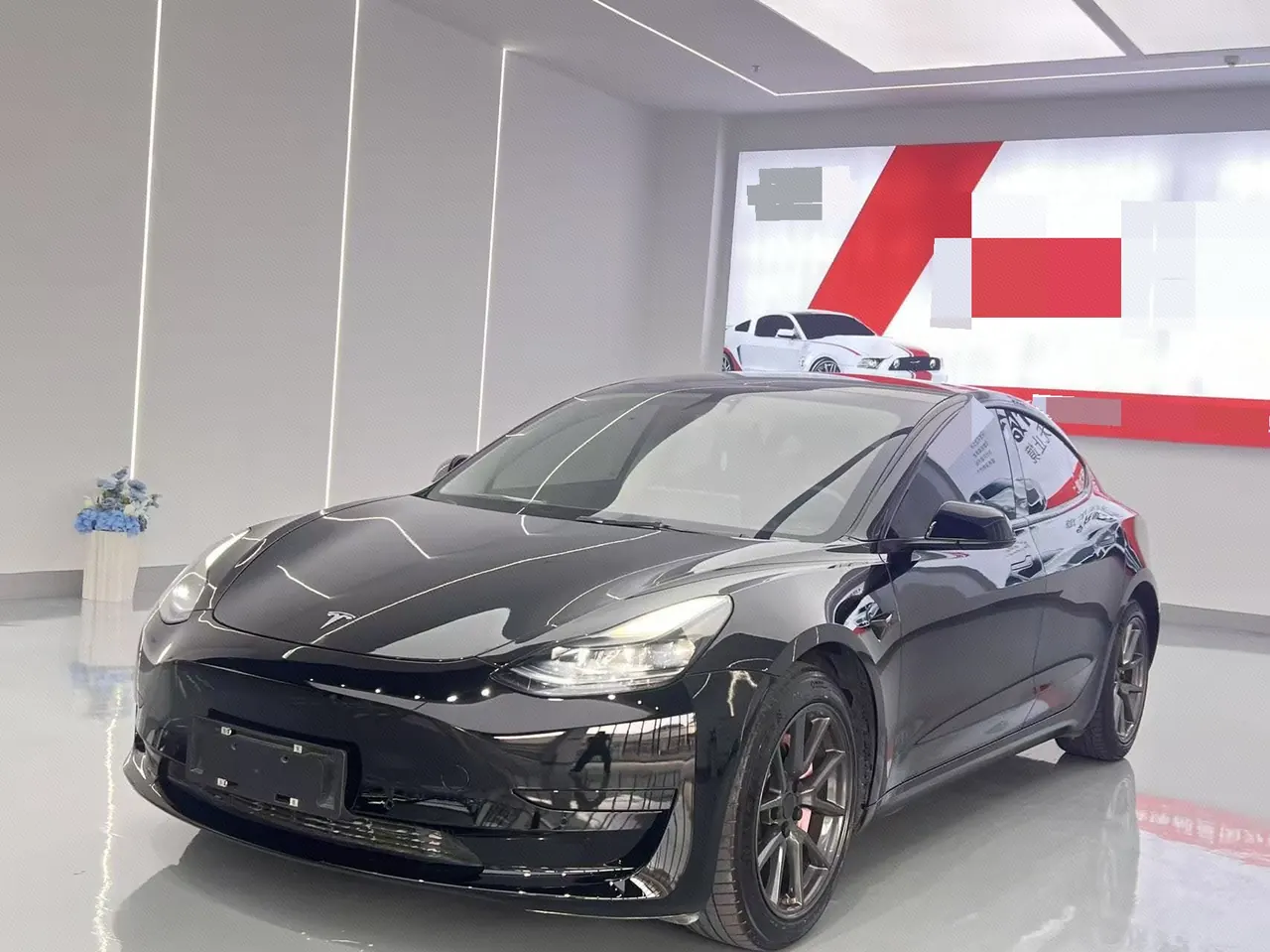 Open image lightbox: Tesla 2022 Model 3 rear-wheel drive version of automatic transmission