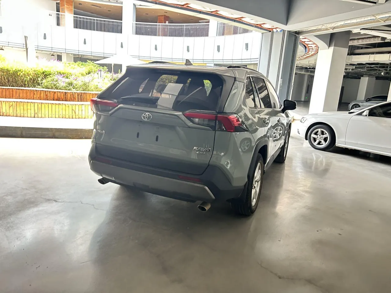 Toyota 2020 RAV4 Rongfeng 2.0 Stepless Four-wheel Drive Fashion Edition Automatic Gear 2