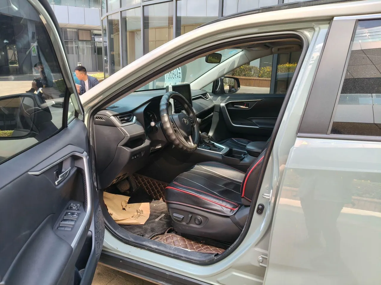 Toyota 2020 RAV4 Rongfeng 2.0 Stepless Four-wheel Drive Fashion Edition Automatic Gear 5
