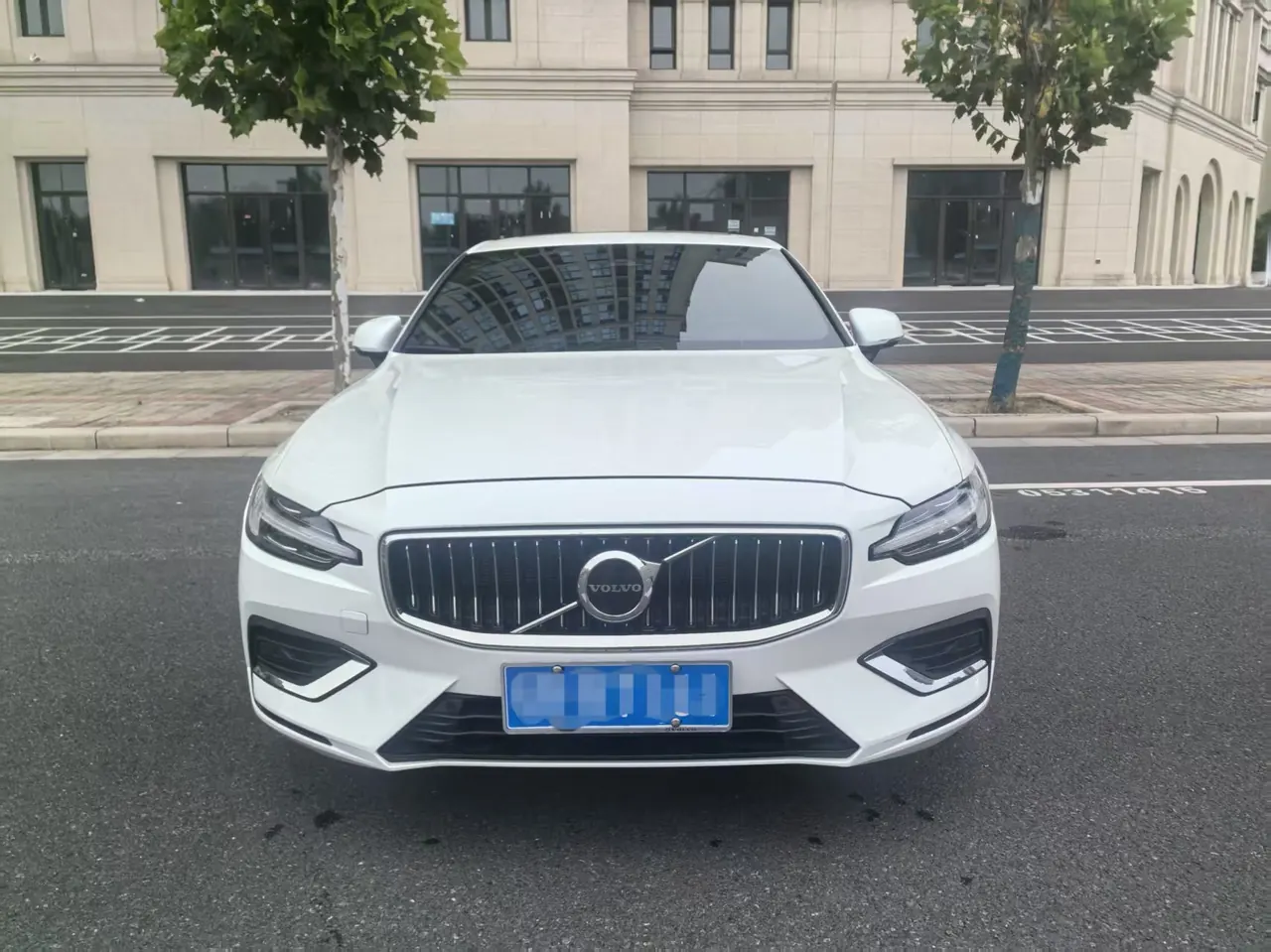Volvo 2026 S60 48V 2.0T B4 Zhiyi Deluxe Edition Automatic Gear 2