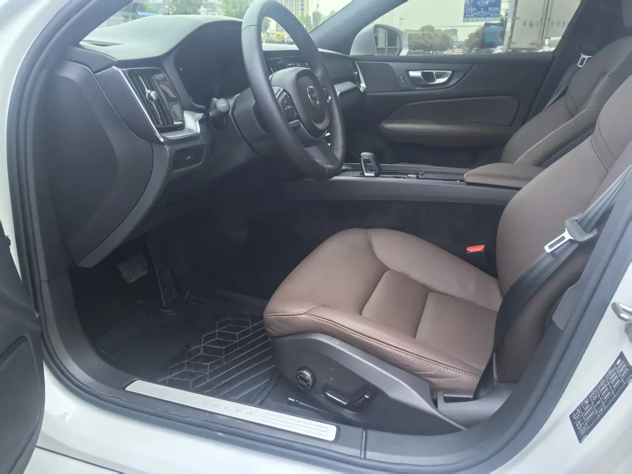 Volvo 2026 S60 48V 2.0T B4 Zhiyi Deluxe Edition Automatic Gear 4
