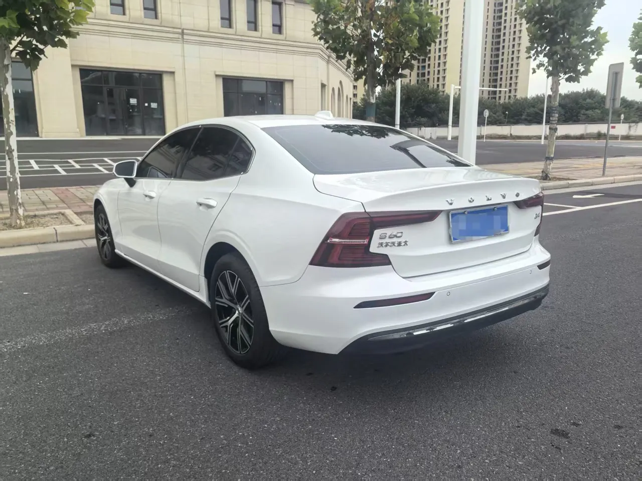 Volvo 2026 S60 48V 2.0T B4 Zhiyi Deluxe Edition Automatic Gear 8