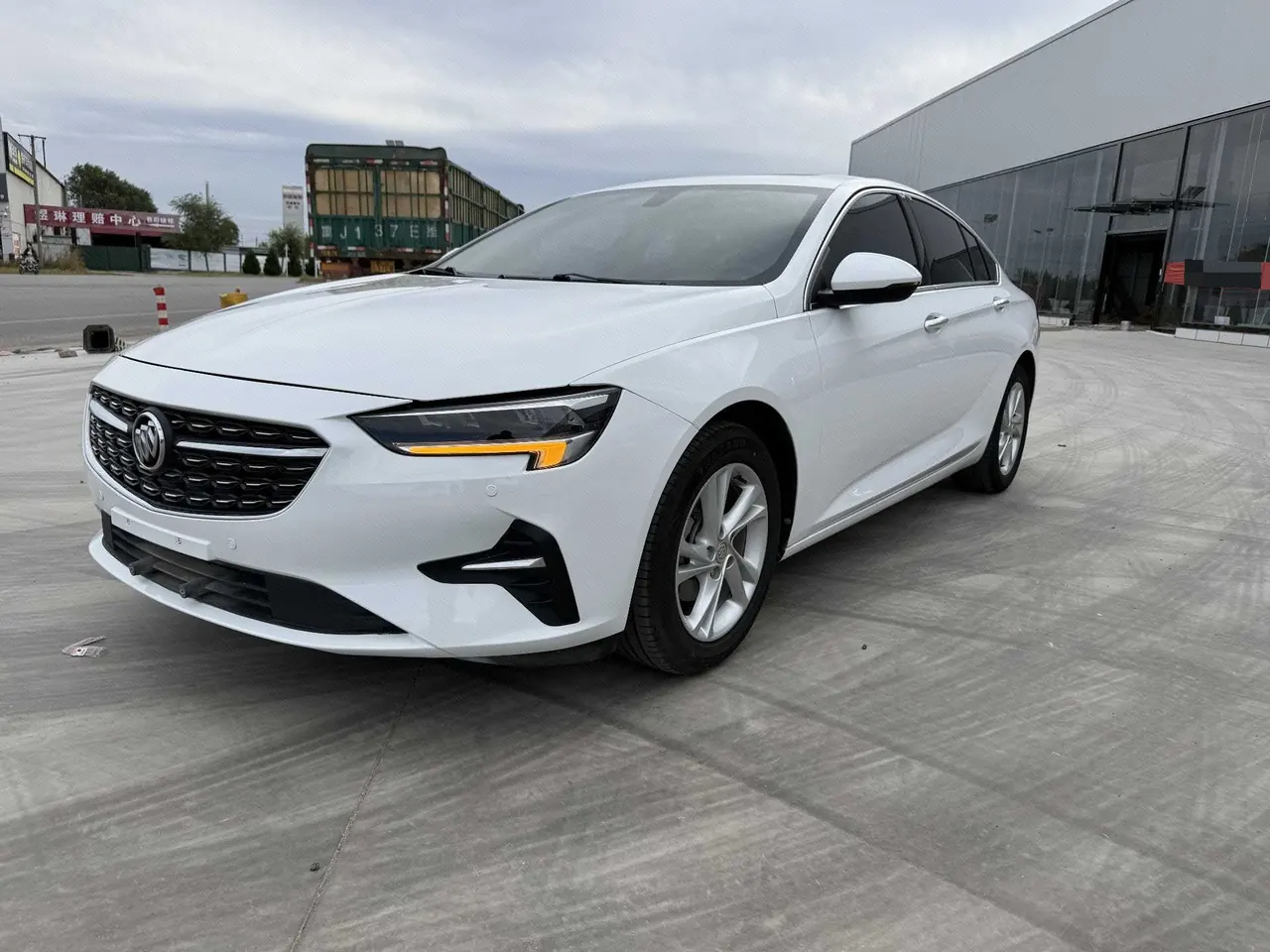 Open image lightbox: Buick 2020 Regal 1.5T 552T Elite Automatic Gear