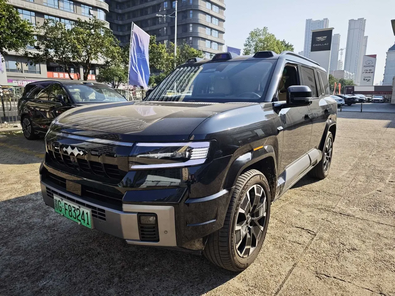 FangChengBao 2025 Leopard 8 2.0T Stepless Zhiyong Flagship Edition 7-seat Automatic Gear - View 1